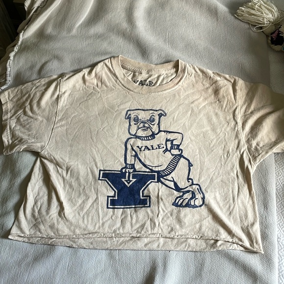 women’s medium Yale cropped shirt worn once or twice good condition - Picture 1 of 3